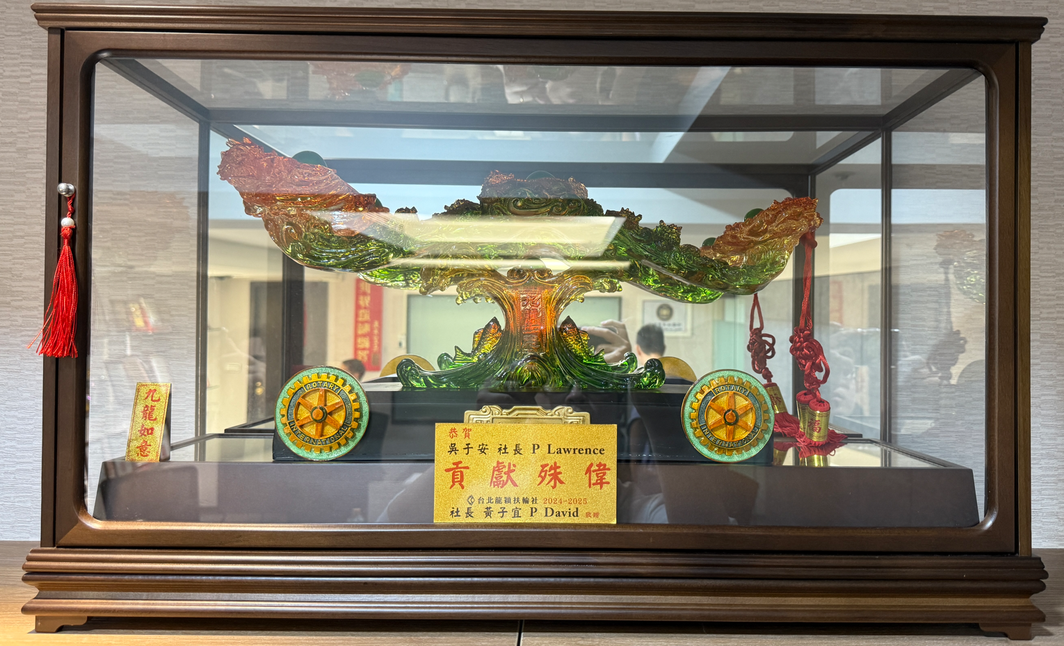 龍穎扶輪社九龍如意座贈禮.png