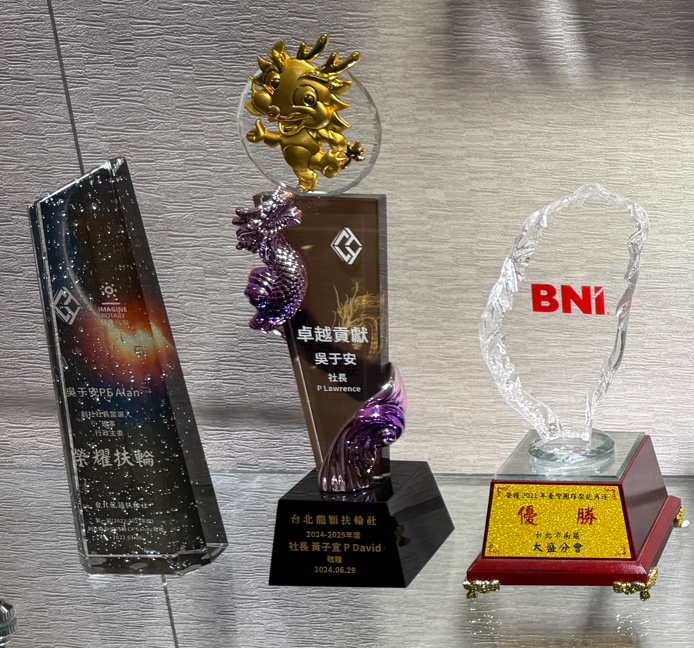 台北龍穎扶輪社卓越貢獻及BNI團隊聚能角逐獎座,眾曜智庫團隊於鴻安法律事務所拍攝.png